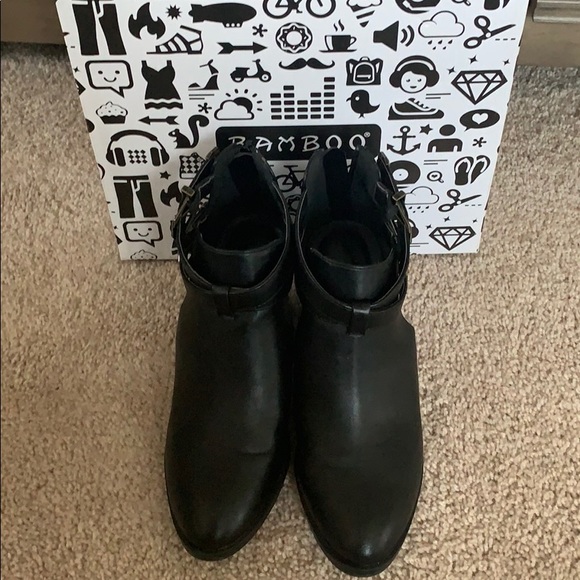 Cut out booties - Picture 3 of 3